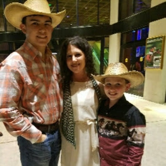 Meet your Posher, Shannon ****Ambassador**** - Picture 8 of 8